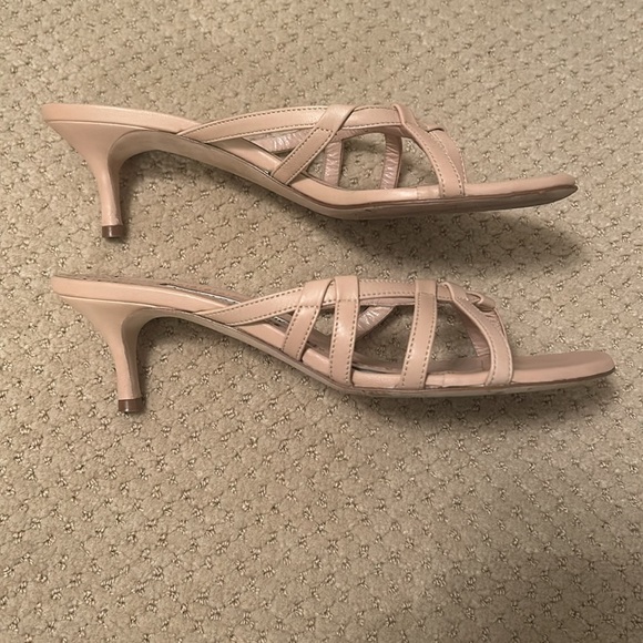 Manolo Blahnik Beige Solimaso Mules - Picture 8 of 11